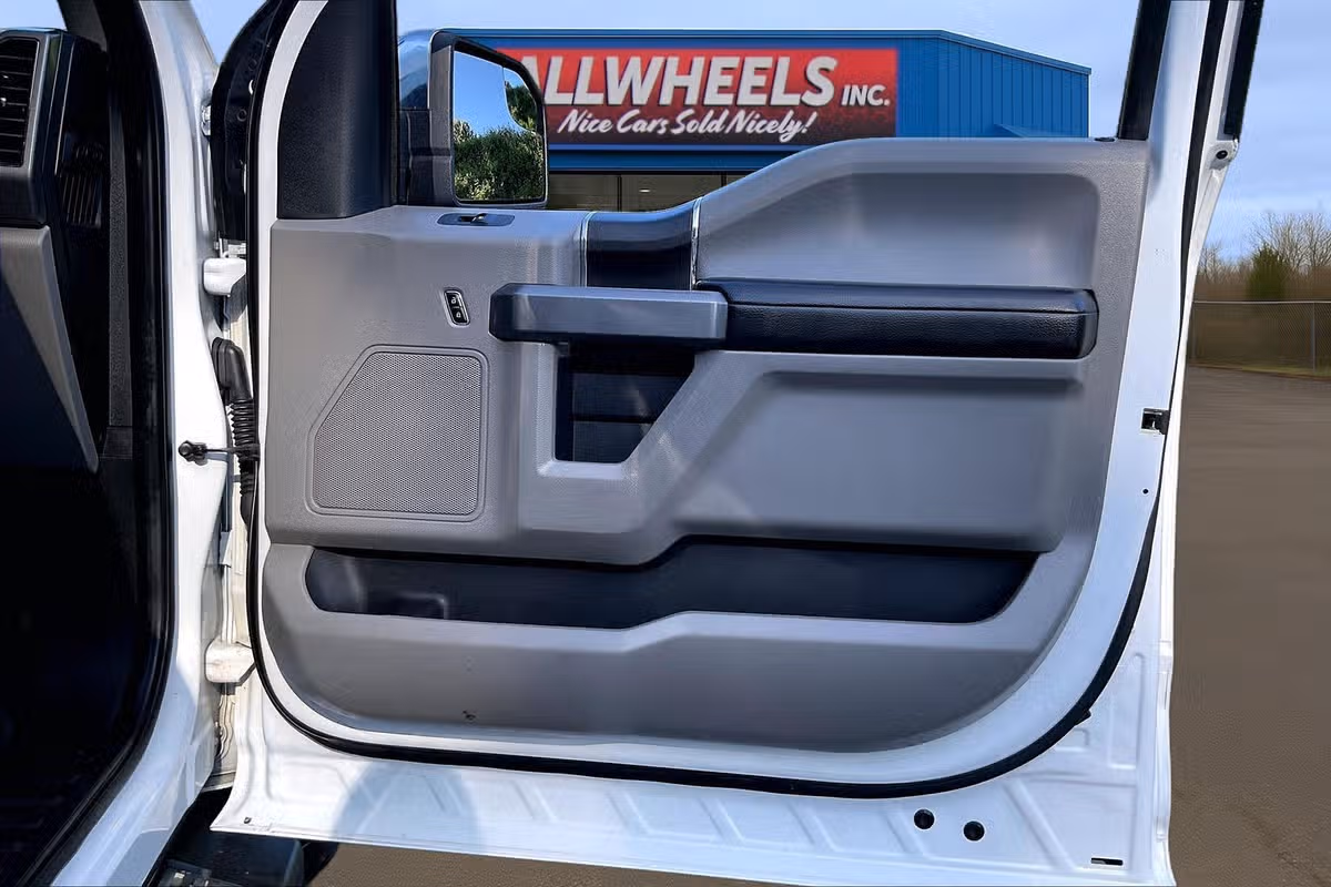 2019 Ford F-150 XLT SuperCrew Image 23
