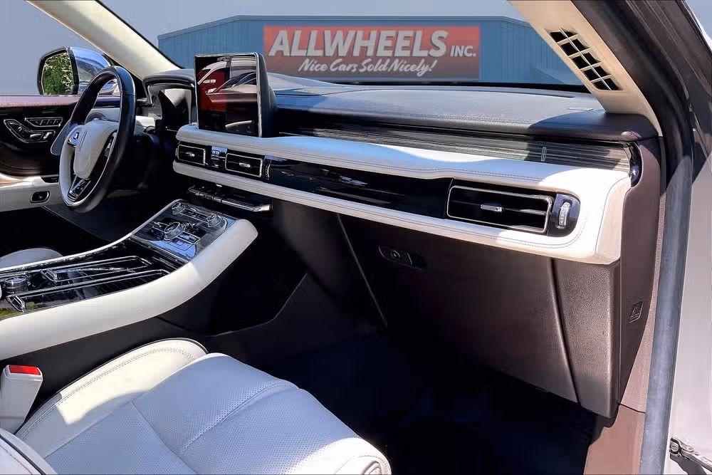 2022 Lincoln Aviator Black Label Image 16