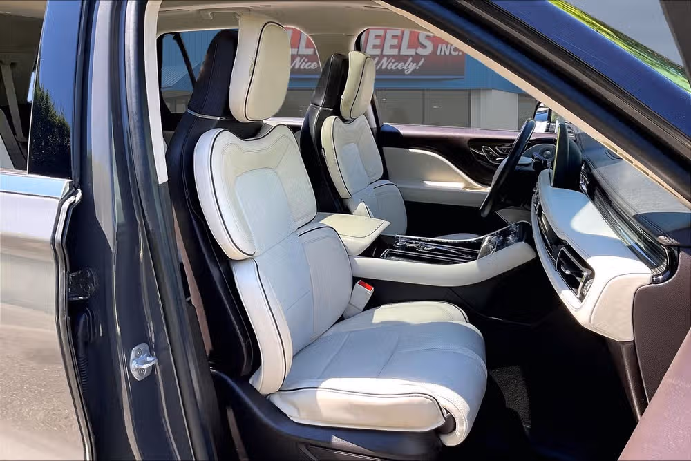 2022 Lincoln Aviator Black Label Image 7