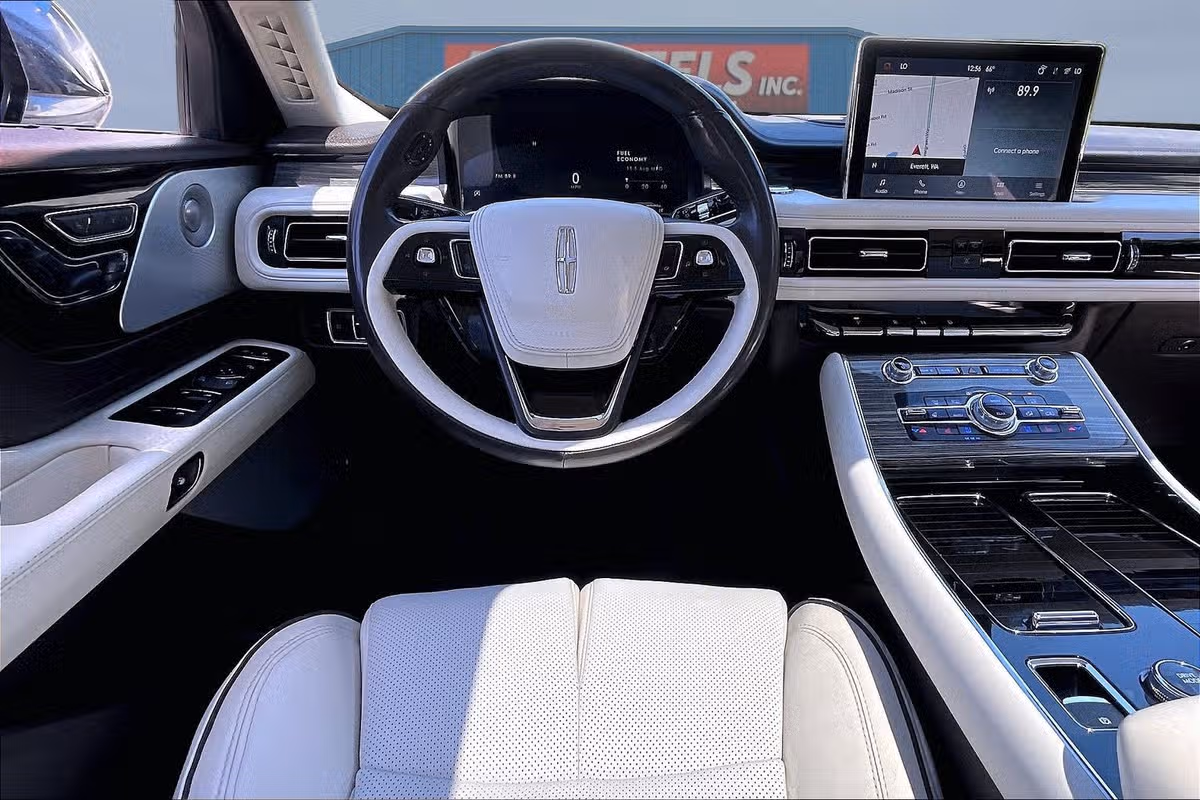 2022 Lincoln Aviator Black Label Image 5