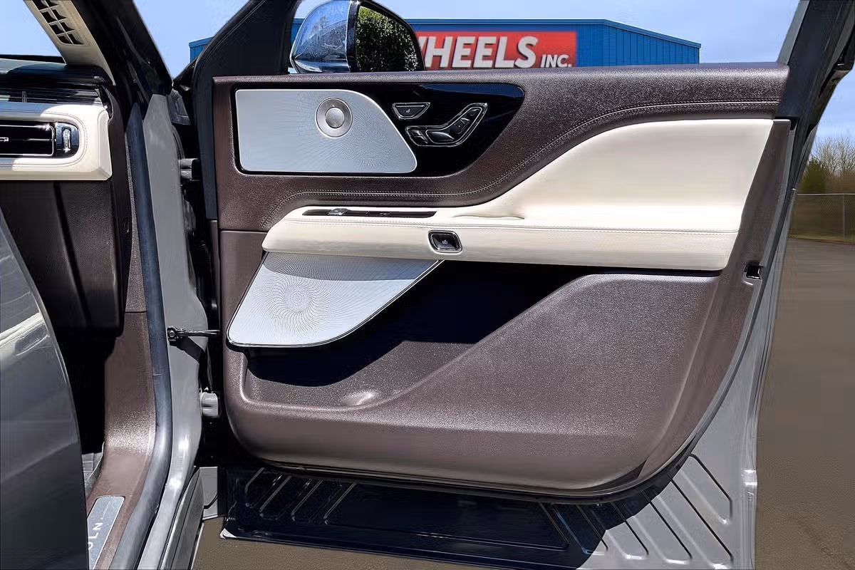 2022 Lincoln Aviator Black Label Image 23