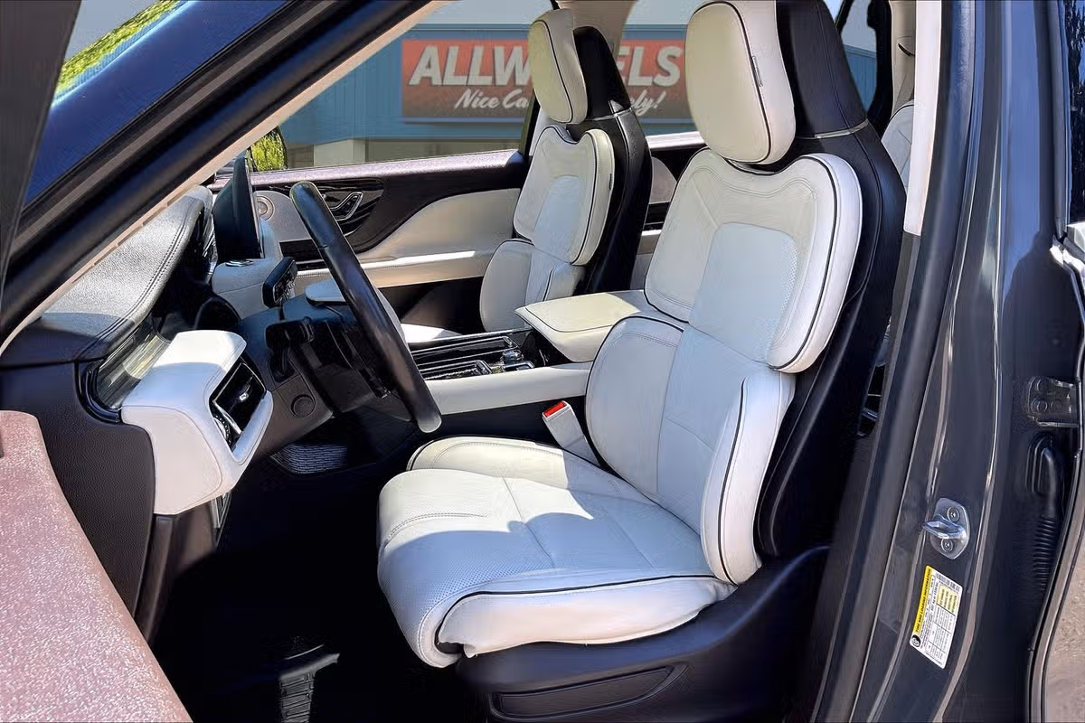 2022 Lincoln Aviator Black Label Image 24