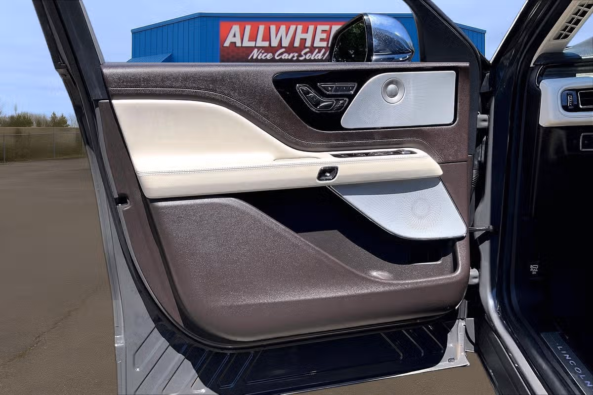 2022 Lincoln Aviator Black Label Image 22