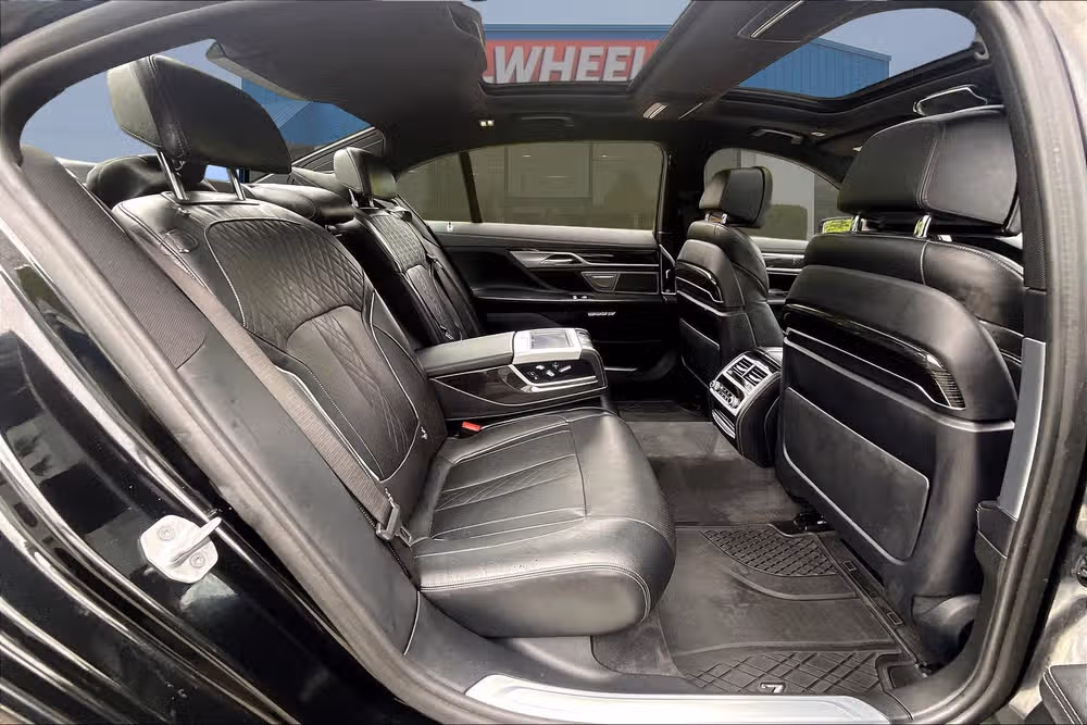 2018 BMW 7 Series 750i Image 25