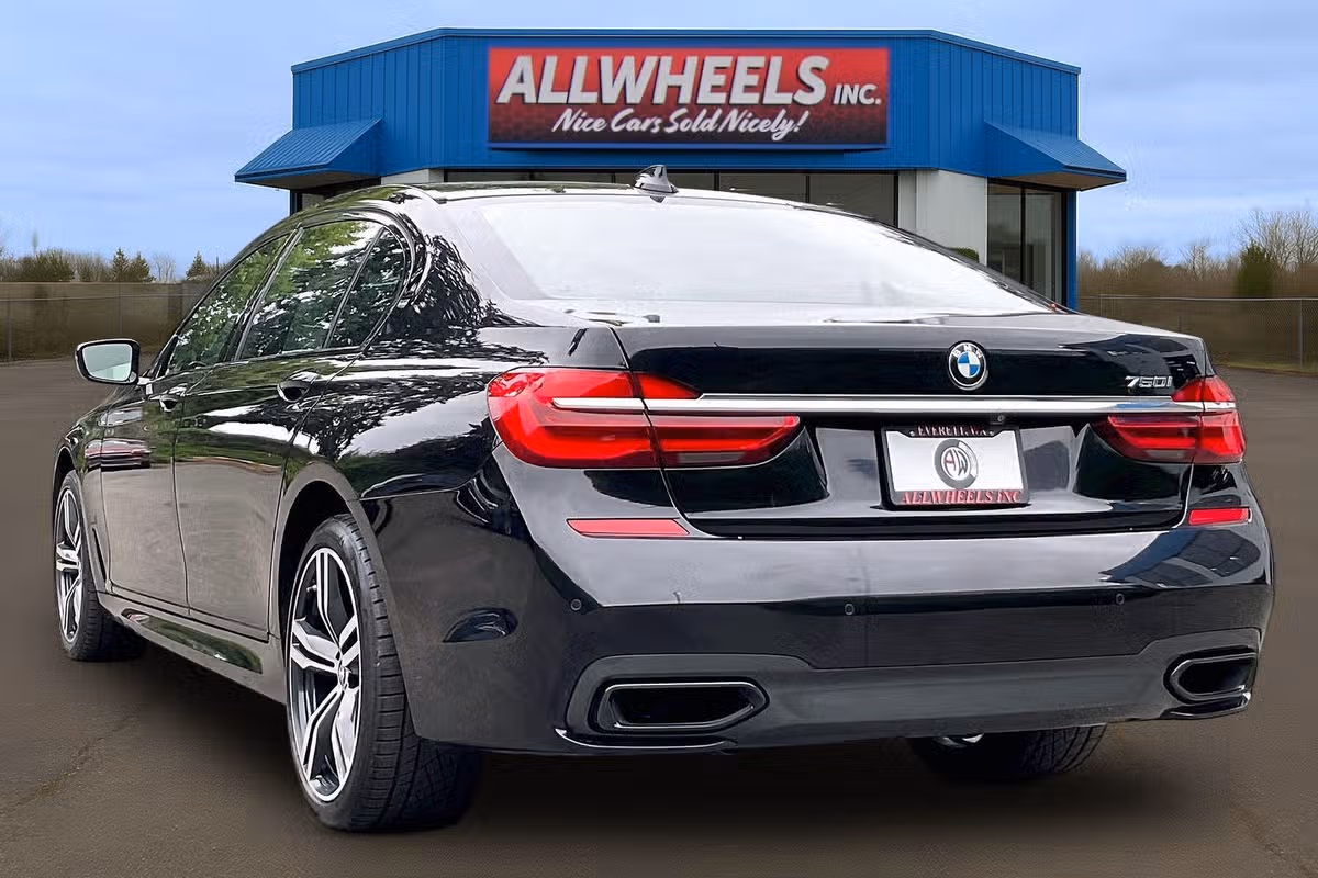 2018 BMW 7 Series 750i Image 2