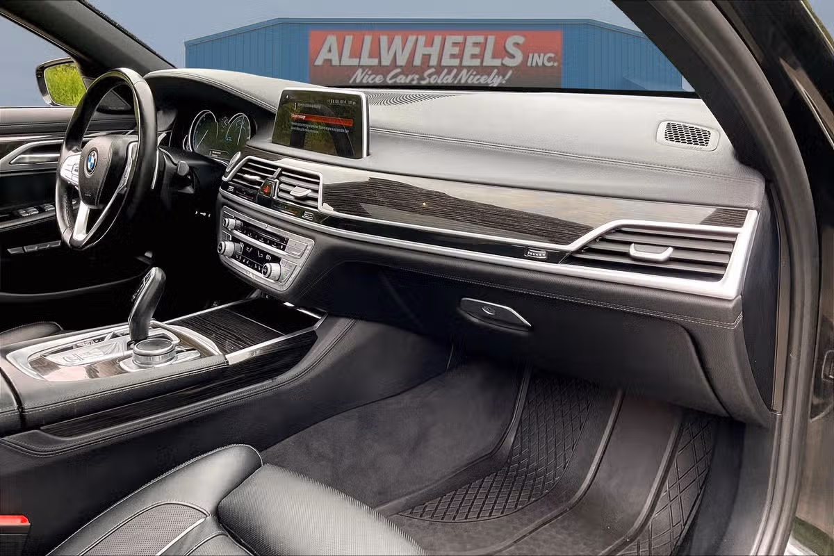 2018 BMW 7 Series 750i Image 15