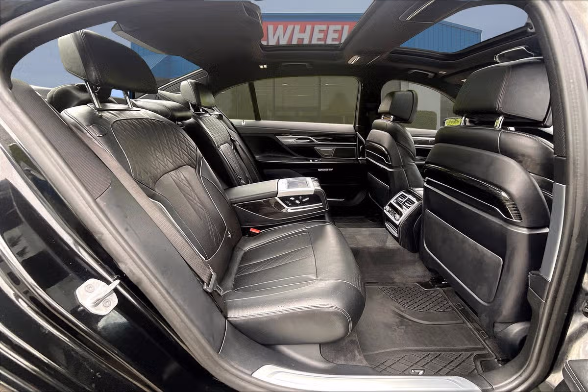 2018 BMW 7 Series 750i Image 25