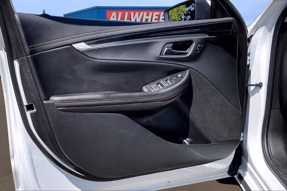 2019 Chevrolet Impala LT Image 21