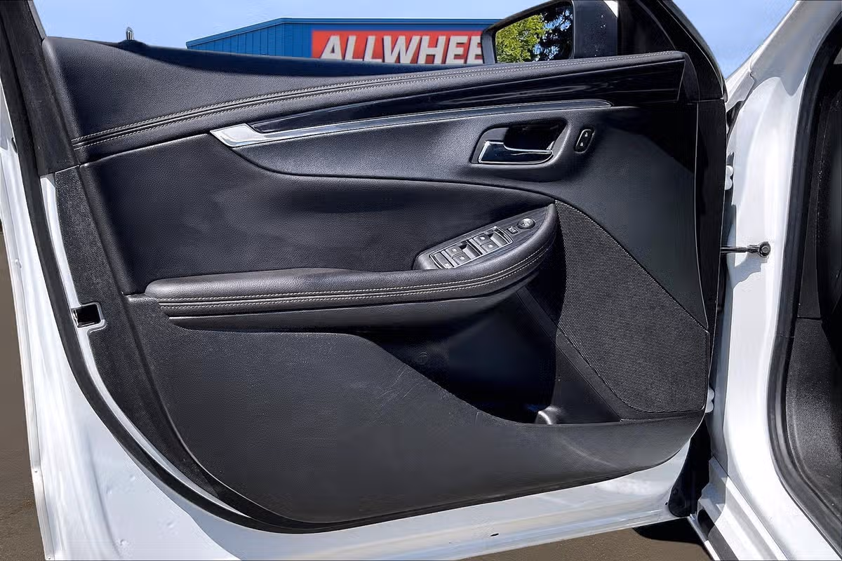 2019 Chevrolet Impala LT Image 21
