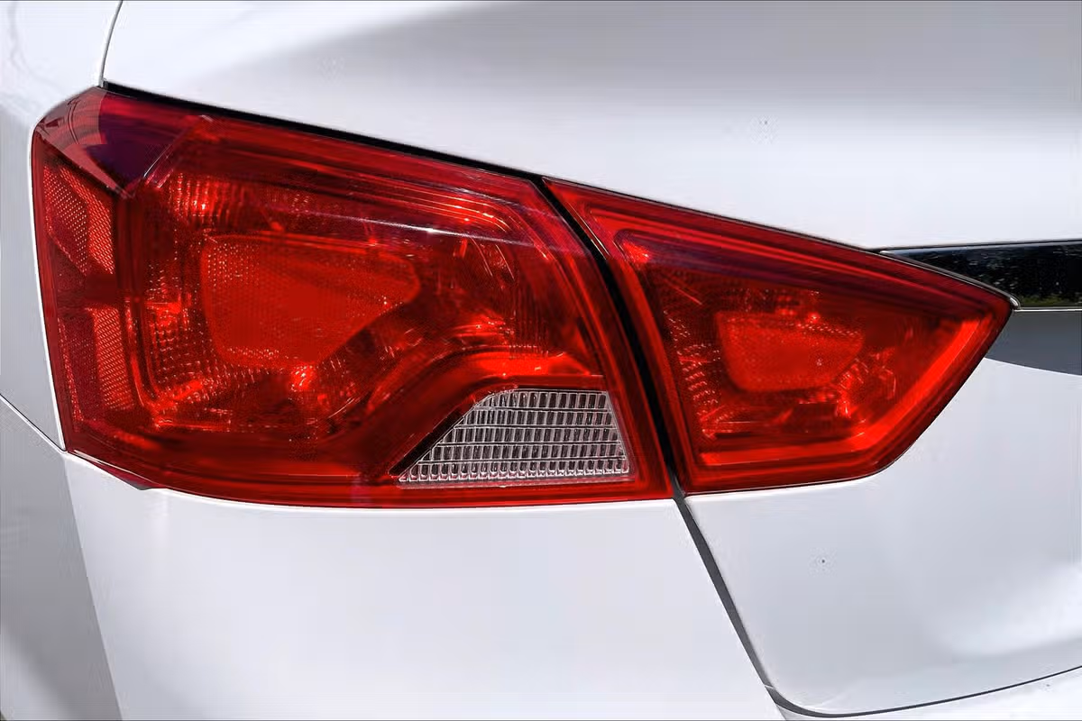 2019 Chevrolet Impala LT Image 28