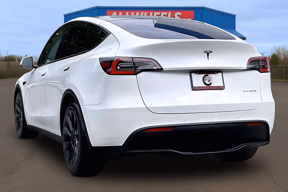 2020 Tesla Model Y Long Range Image 2
