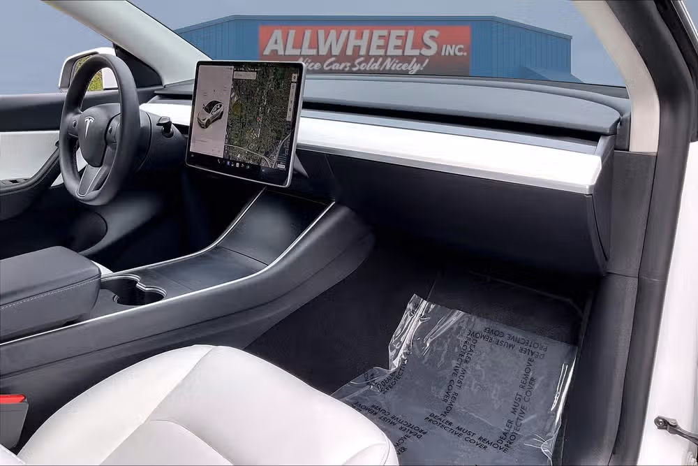 2020 Tesla Model Y Long Range Image 15
