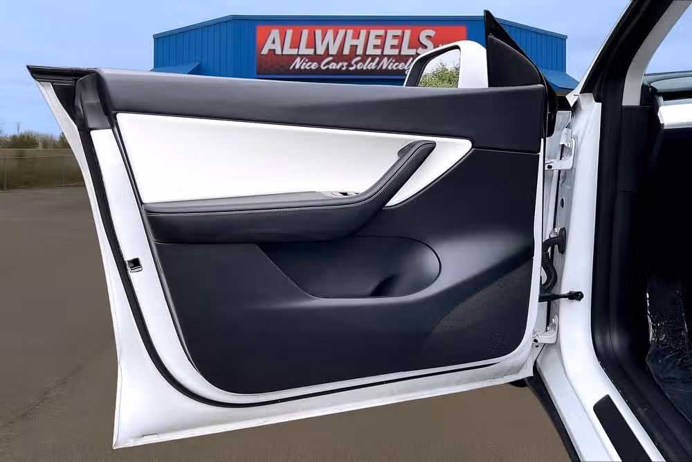 2020 Tesla Model Y Long Range Image 20