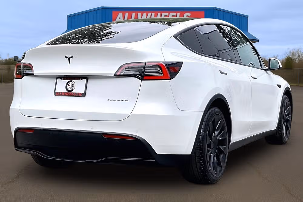 2020 Tesla Model Y Long Range Image 11