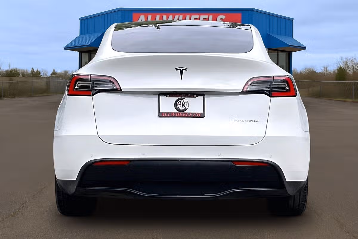 2020 Tesla Model Y Long Range Image 4