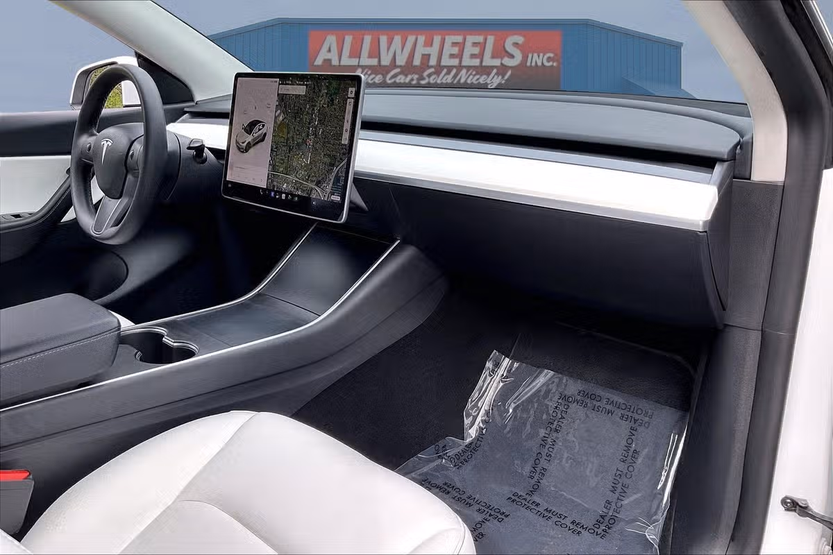 2020 Tesla Model Y Long Range Image 15
