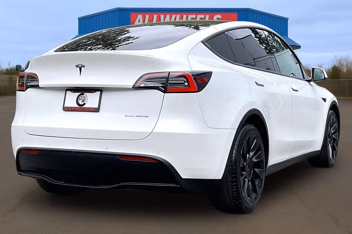 2020 Tesla Model Y Long Range Image 11