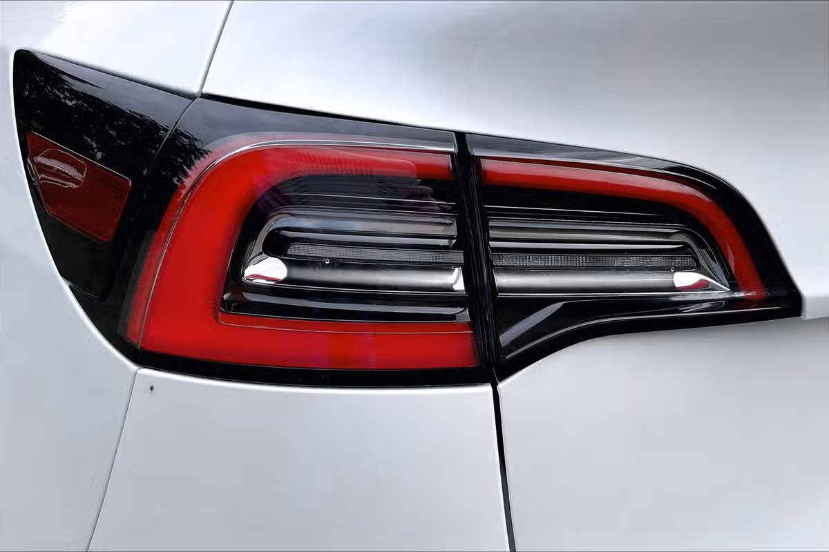 2020 Tesla Model Y Long Range Image 27