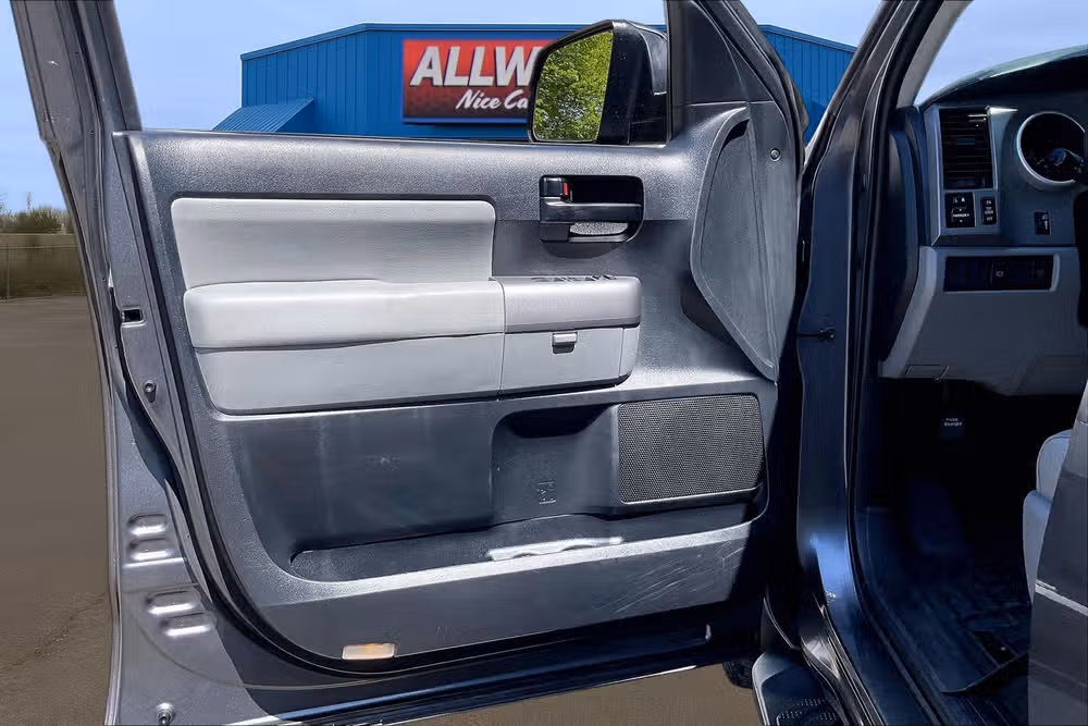 2013 Toyota Sequoia SR5 Image 21