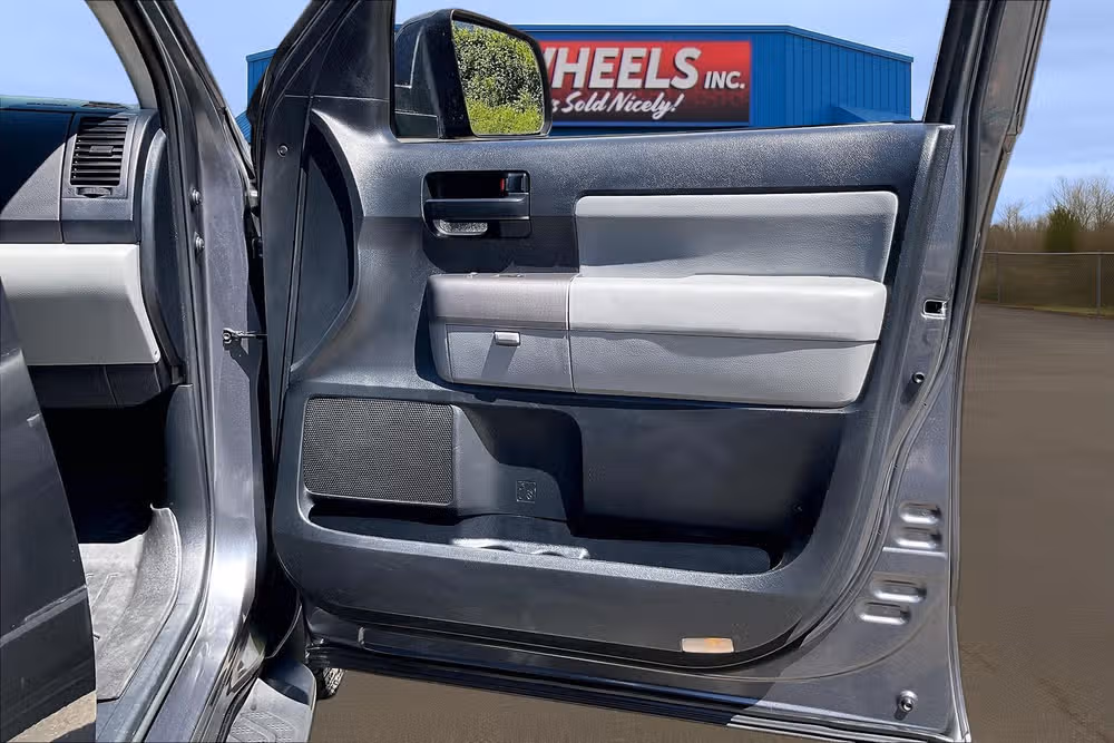 2013 Toyota Sequoia SR5 Image 22