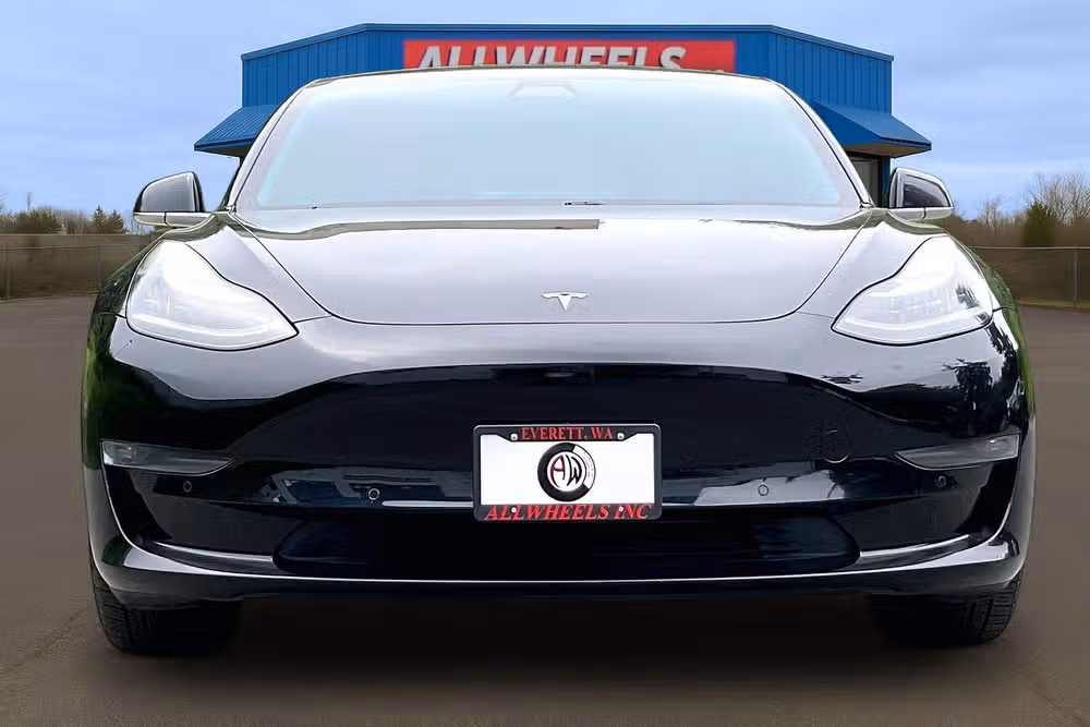 2019 Tesla Model 3 Mid Range Image 3