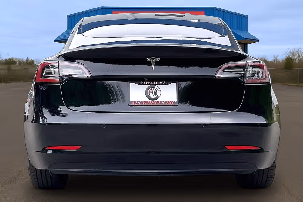 2019 Tesla Model 3 Mid Range Image 4