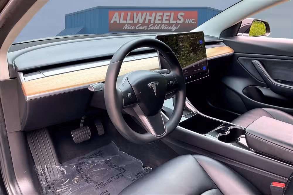 2019 Tesla Model 3 Mid Range Image 12