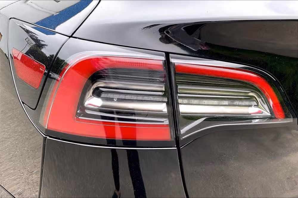 2019 Tesla Model 3 Mid Range Image 27