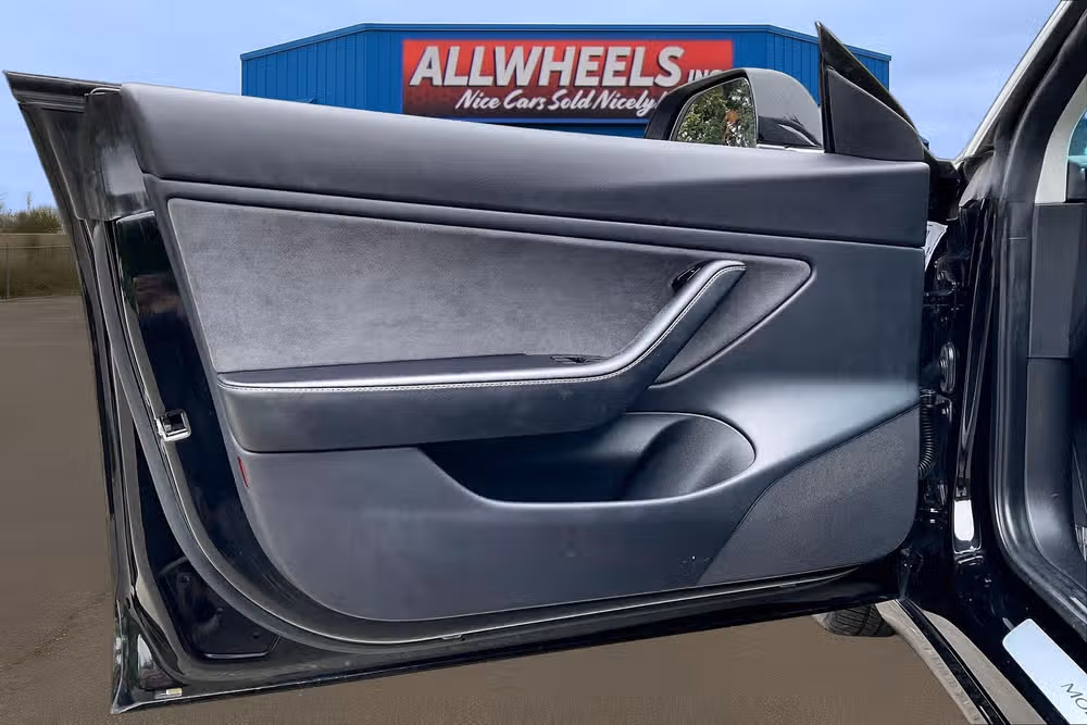 2019 Tesla Model 3 Mid Range Image 20