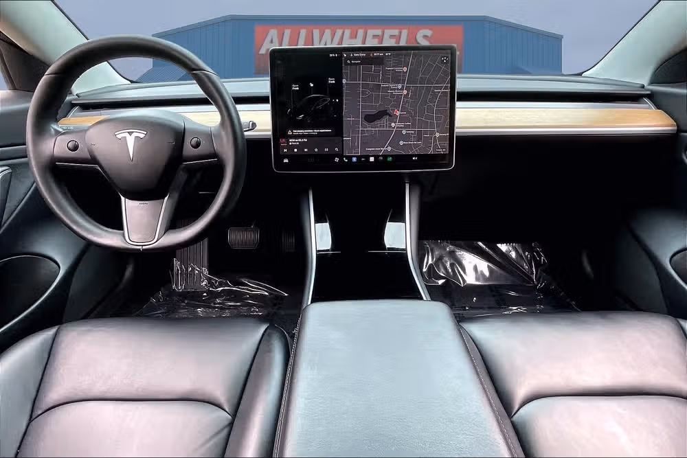 2019 Tesla Model 3 Mid Range Image 14