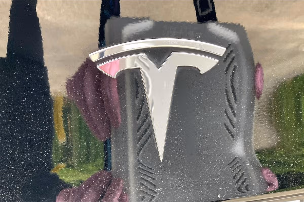 2019 Tesla Model 3 Mid Range Image 8