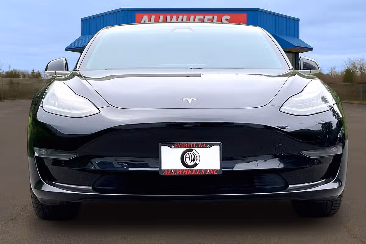 2019 Tesla Model 3 Mid Range Image 3