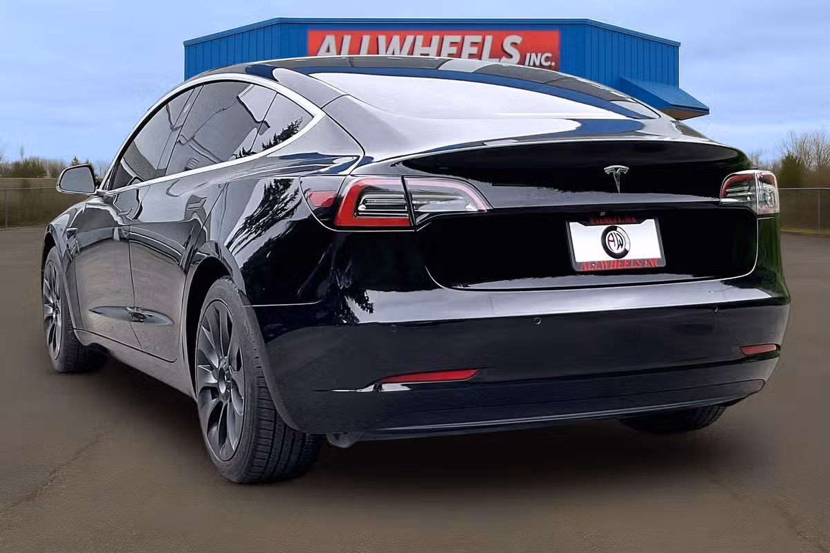 2019 Tesla Model 3 Mid Range Image 2