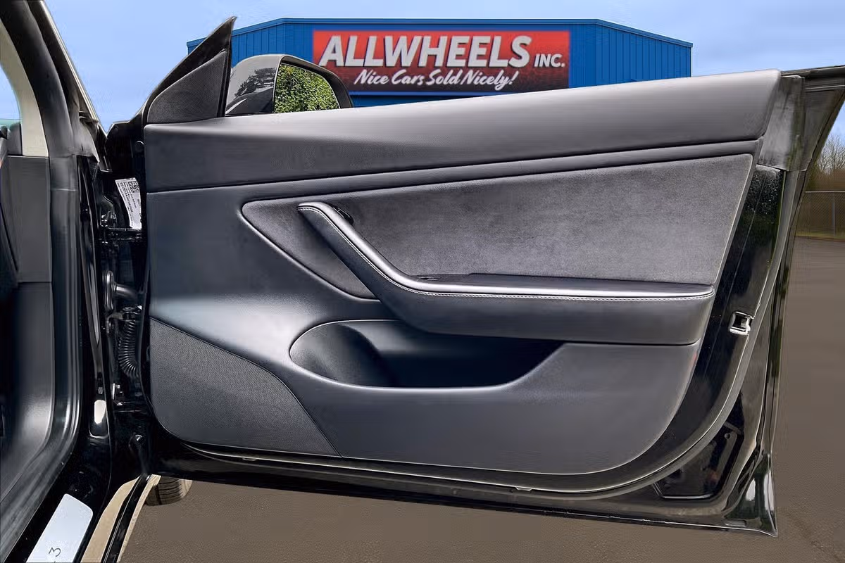 2019 Tesla Model 3 Mid Range Image 21