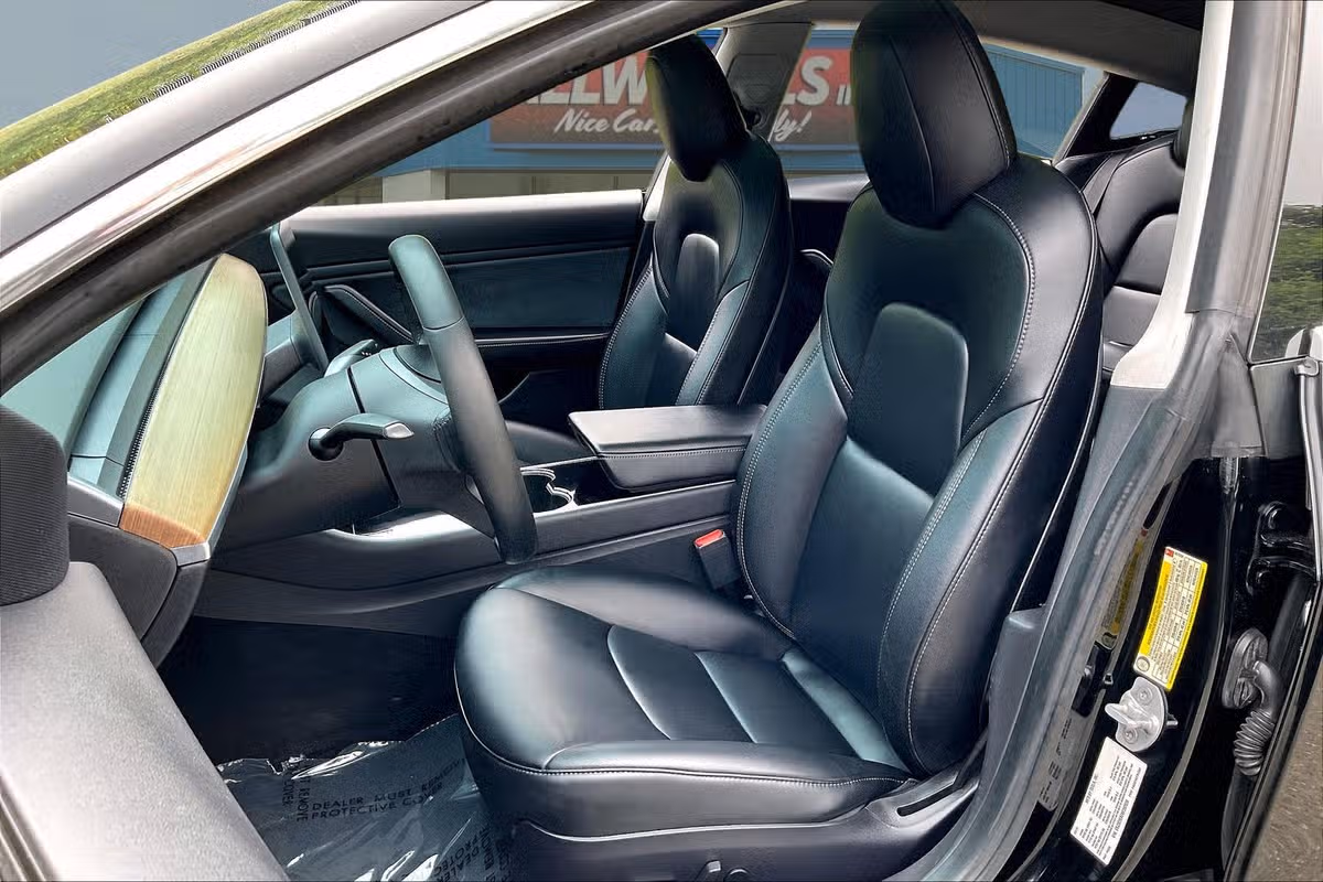 2019 Tesla Model 3 Mid Range Image 22