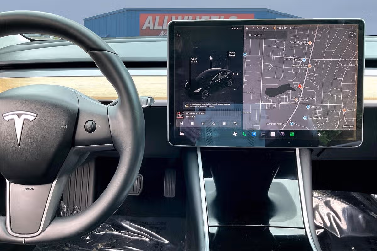 2019 Tesla Model 3 Mid Range Image 6
