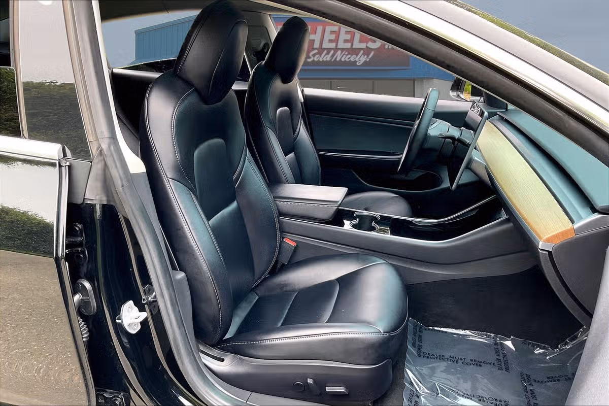 2019 Tesla Model 3 Mid Range Image 7