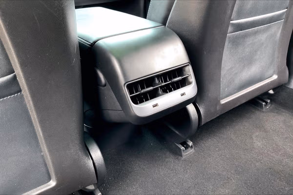 2019 Tesla Model 3 Mid Range Image 30