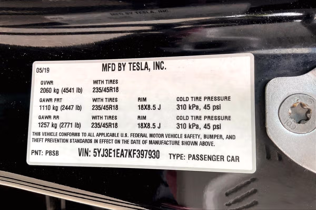 2019 Tesla Model 3 Mid Range Image 31