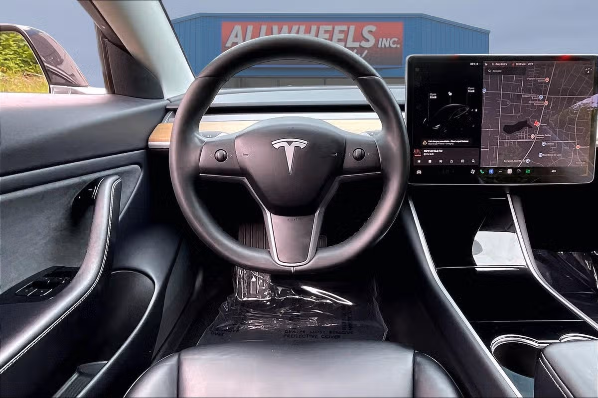 2019 Tesla Model 3 Mid Range Image 5