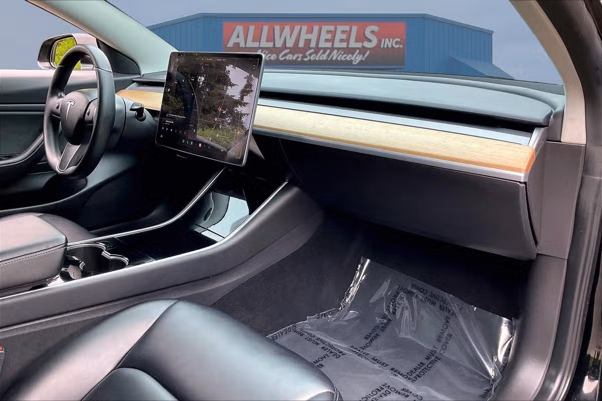 2019 Tesla Model 3 Mid Range Image 15