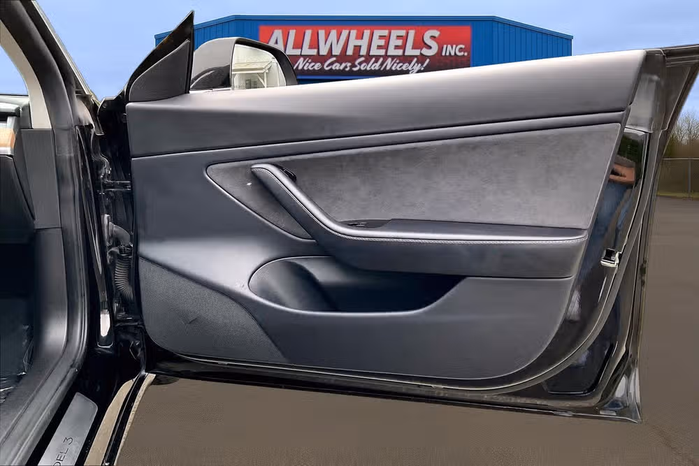 2020 Tesla Model 3 Performance Image 19