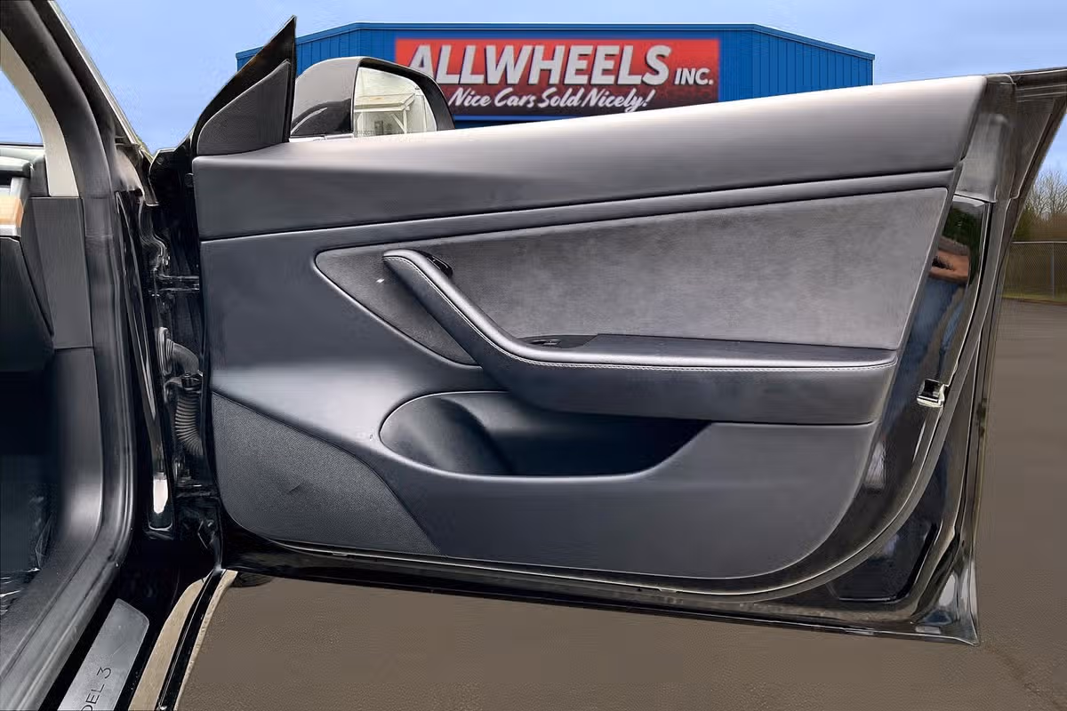 2020 Tesla Model 3 Performance Image 19