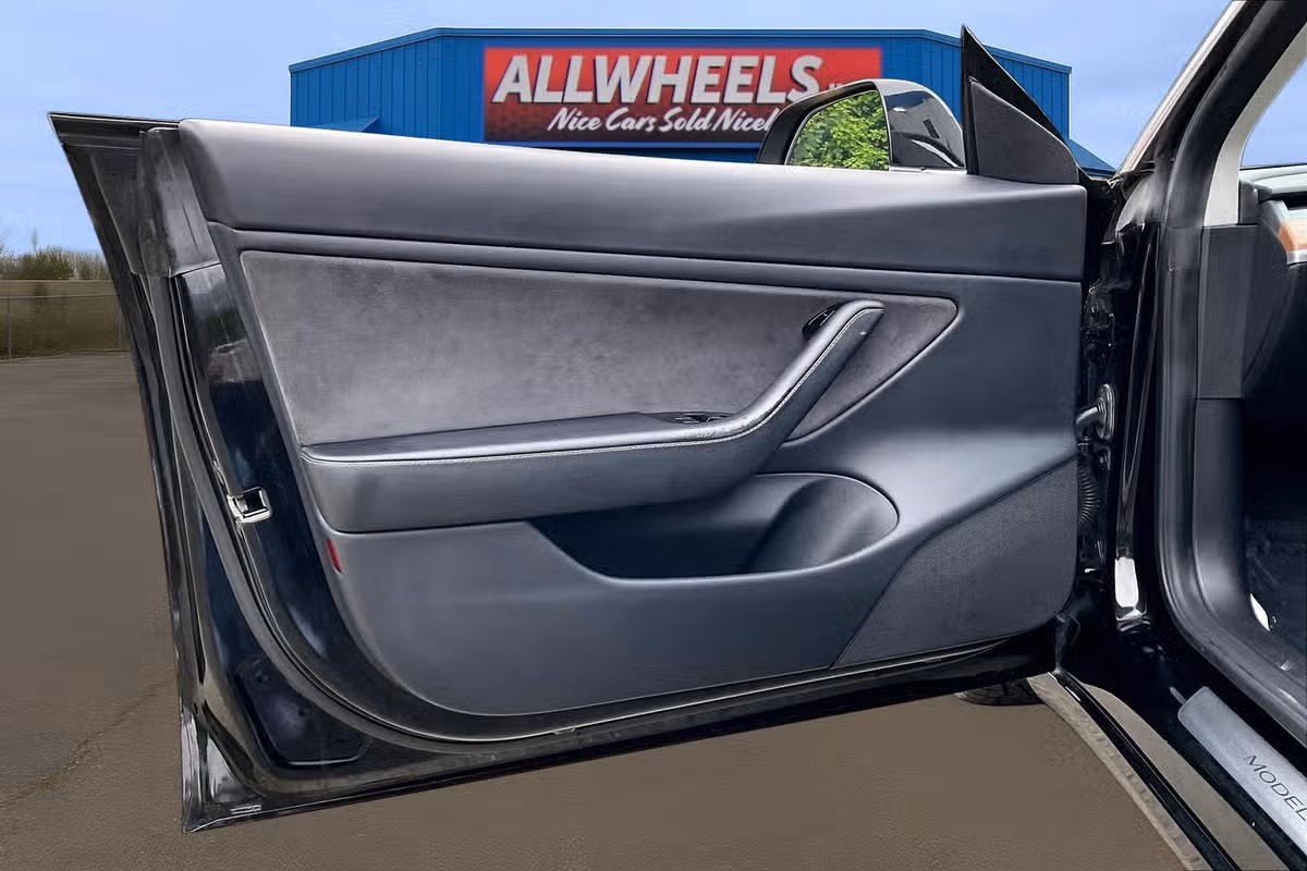 2020 Tesla Model 3 Performance Image 18