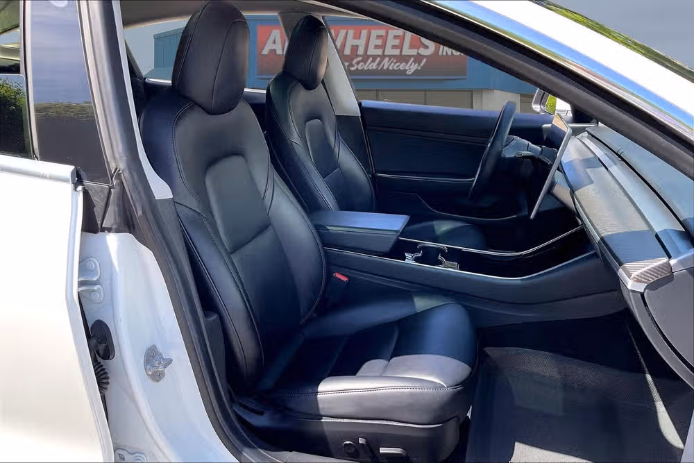 2020 Tesla Model 3 Standard Range Plus Image 7
