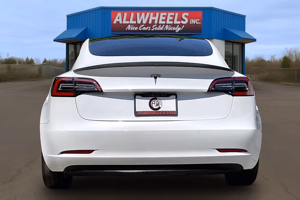 2020 Tesla Model 3 Standard Range Plus Image 4