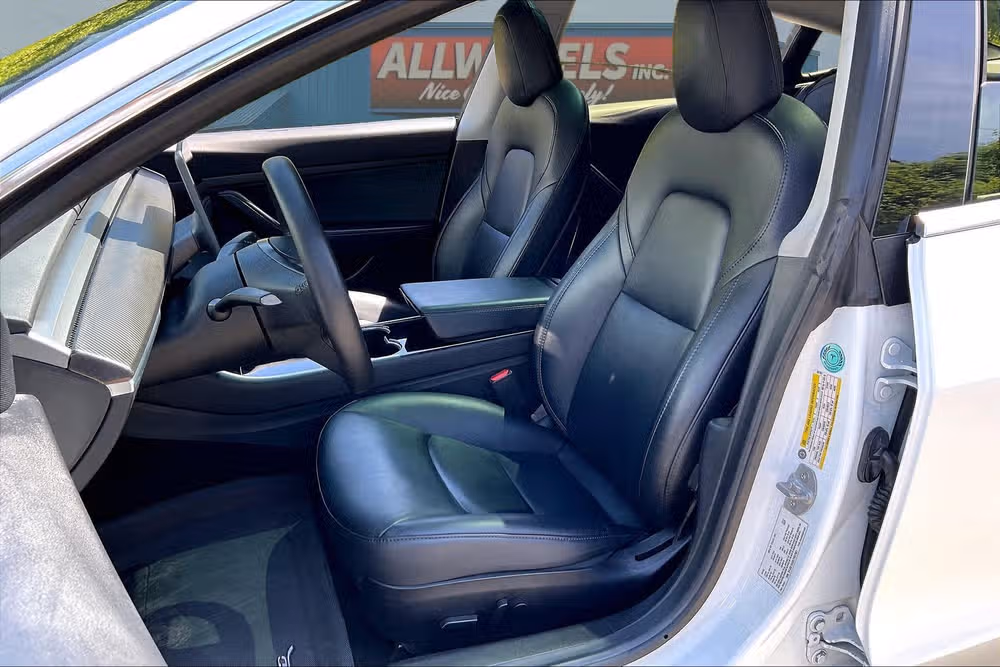 2020 Tesla Model 3 Standard Range Plus Image 22