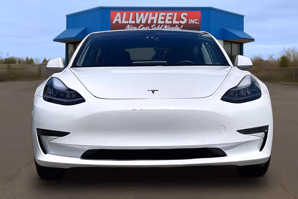 2020 Tesla Model 3 Standard Range Plus Image 3