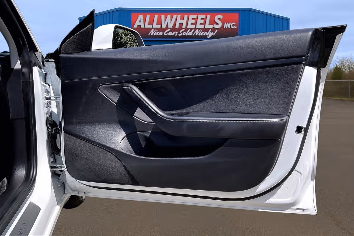 2020 Tesla Model 3 Standard Range Plus Image 21