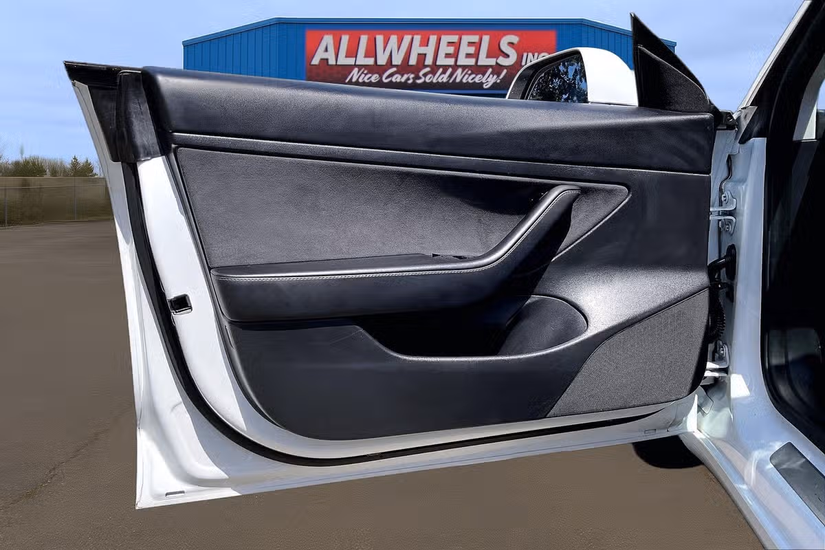 2020 Tesla Model 3 Standard Range Plus Image 20